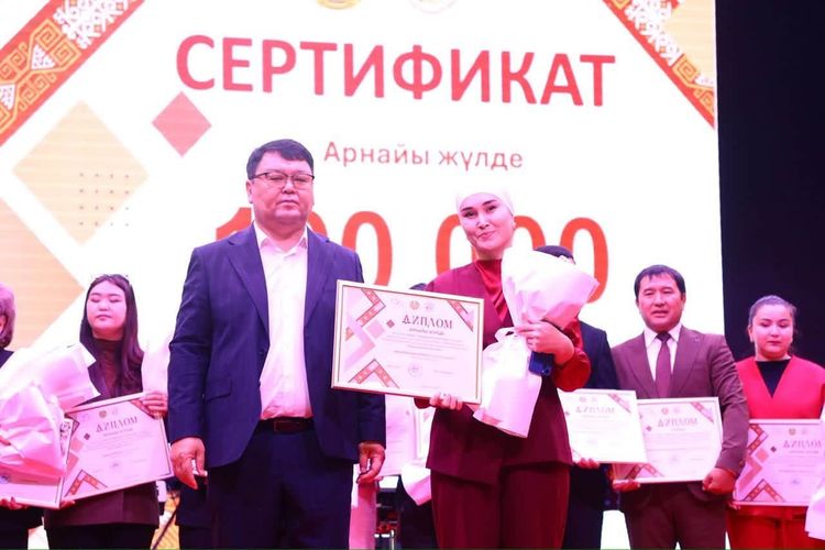 ТҮРКІСТАН: «АУЫЛ – МӘДЕНИЕТТІҢ БАСТАУЫ» ОБЛЫСТЫҚ БАЙҚАУЫНЫҢ ЖЕҢІМПАЗДАРЫ МАРАПАТТАЛДЫ