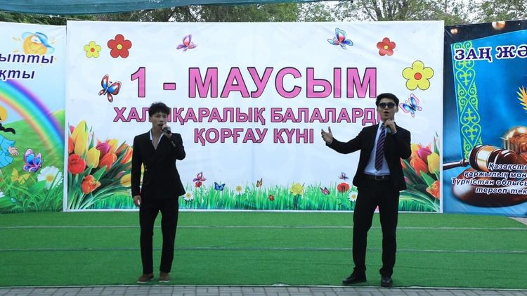 ТҮРКІСТАН: АРЫСТАҒЫ БАЛАЛАР ҮЙІ ТӘРБИЕЛЕНУШІЛЕРІНЕ МЕРЕКЕЛІК КӨҢІЛ-КҮЙ СЫЙЛАНДЫ